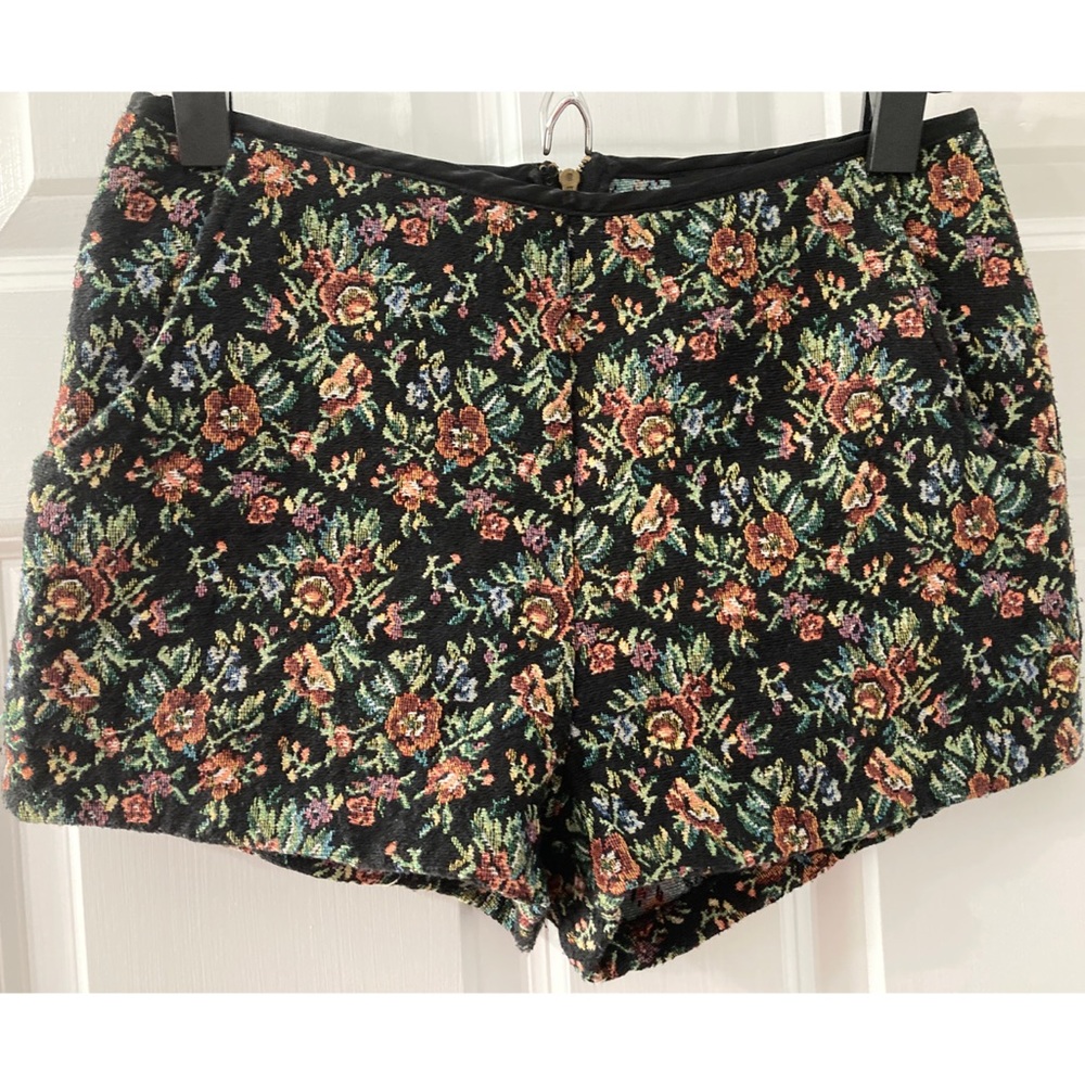 Embroidery Floral Vintagey High Waist Shorts